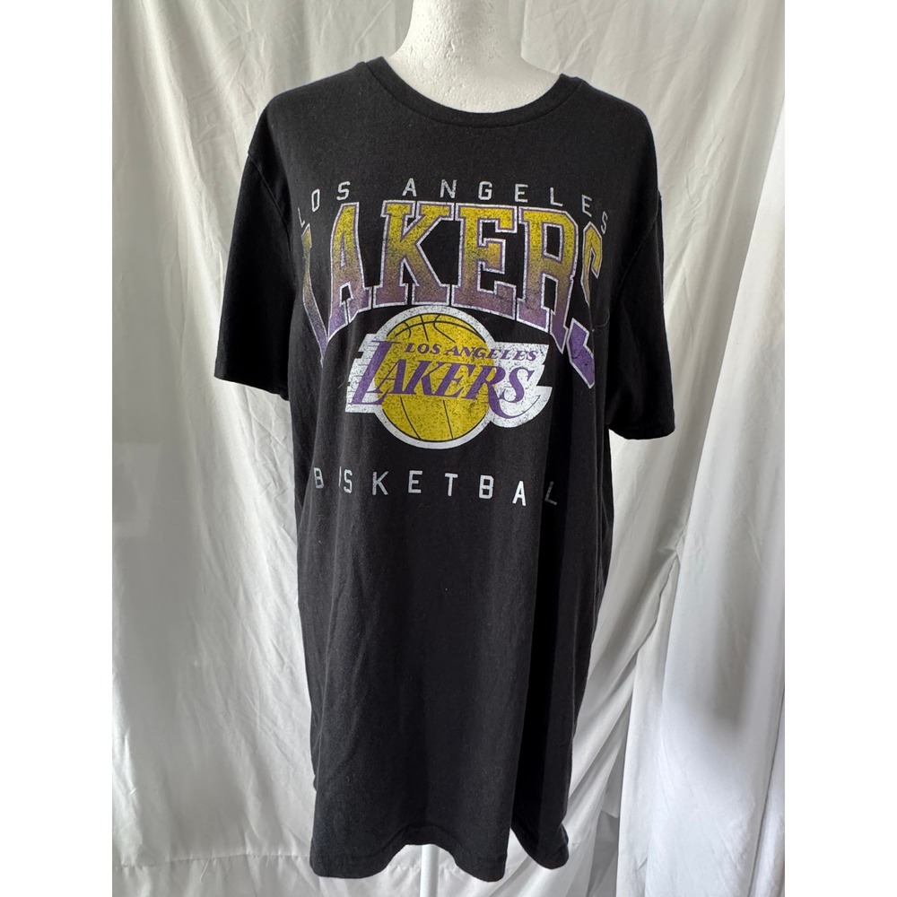 NBA Los Angeles Lakers Basketball Graphic T-Shirt Black Large Distressed Print